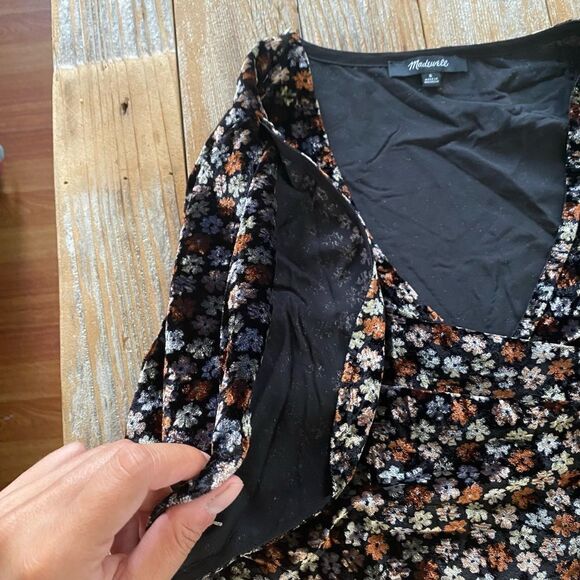 Madewell Velvet Tulip-Sleeve Ruffle Top in Petite Blooms - Picture 8 of 10